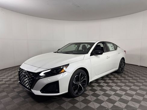 New 2025 Nissan Altima 2.5 SR image 3