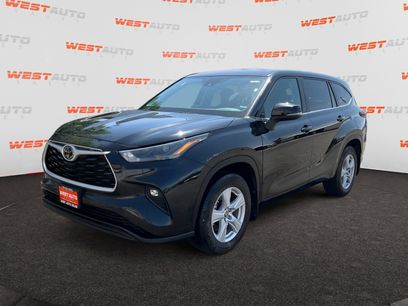 Used 2024 Toyota Highlander LE