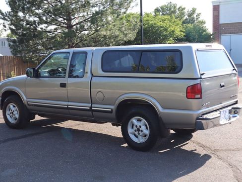 Used 2001 Chevrolet S10 Pickup LS w/ Preferred Equipment Group image 8