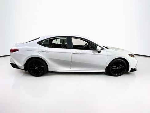 Used 2025 Toyota Camry SE AWD/4WD image 4