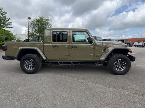 Used 2025 Jeep Gladiator Mojave AWD/4WD image 4