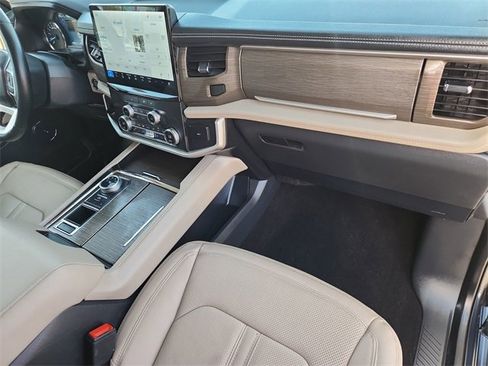 Used 2022 Ford Expedition Max Limited image 29