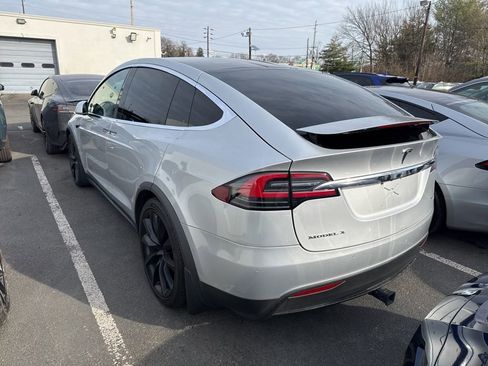 Used 2018 Tesla Model X 75D image 3