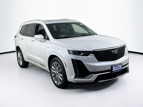 Used 2021 Cadillac XT6 Premium Luxury image 3