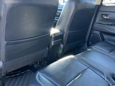 Used 2018 Mitsubishi Outlander SEL image 18