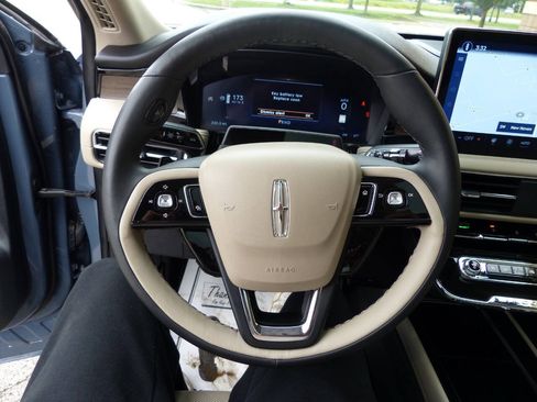 Used 2025 Lincoln Corsair Reserve w/ Equipment Group 202A FWD image 24
