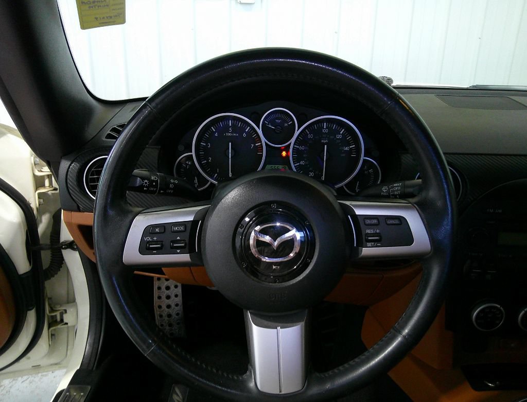 Used 2007 MAZDA MX-5 Miata Grand Touring w/ Premium Pkg RWD image 25