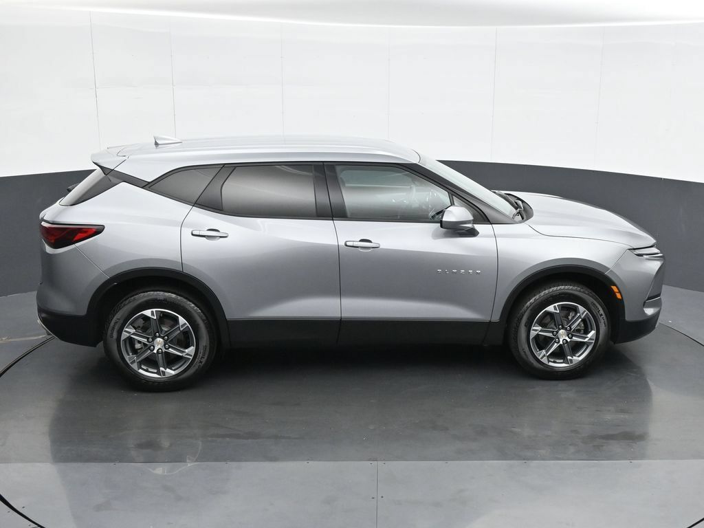 Used 2025 Chevrolet Blazer LT FWD image 23