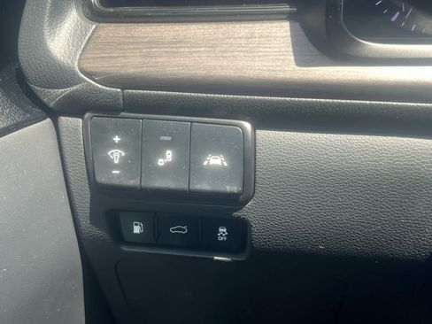 Used 2020 Kia Cadenza Limited image 16