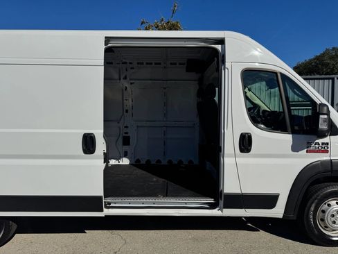 Used 2022 RAM ProMaster 2500 w/ Driver Convenience Group image 20