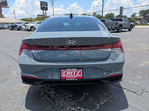 Used 2022 Hyundai Elantra SEL FWD image 6