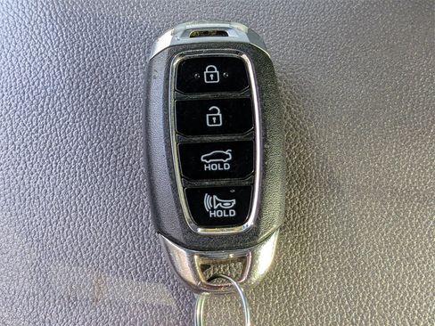 Used 2022 Hyundai Elantra SEL image 30