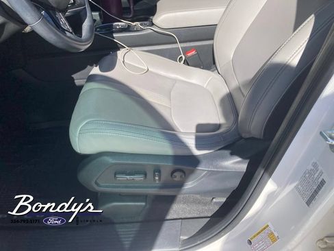 Used 2023 Honda Pilot Touring image 6