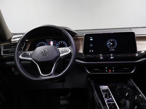 Used 2024 Volkswagen Atlas SE image 14