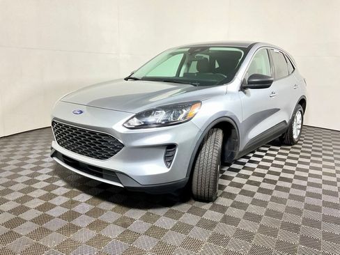 Used 2022 Ford Escape SE w/ Cold Weather Package AWD/4WD image 2