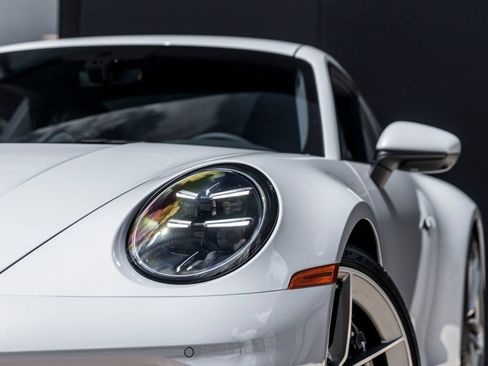 Certified 2026 Porsche 911 Carrera S RWD image 17