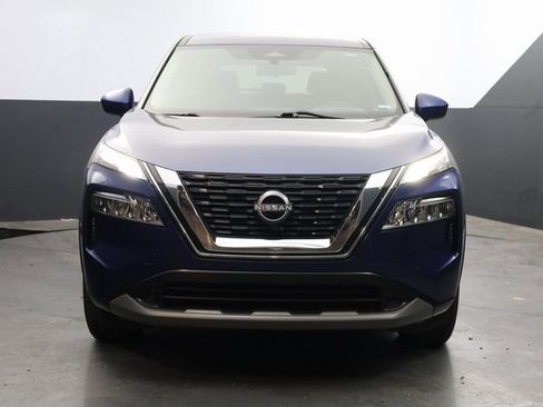 Used 2023 Nissan Rogue SV image 2