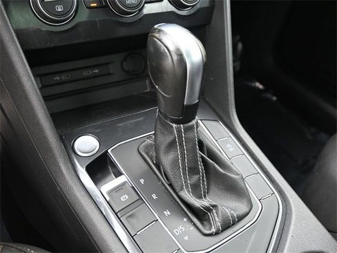 Used 2021 Volkswagen Tiguan SE image 14