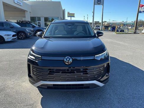 New 2026 Volkswagen Tiguan SE image 2