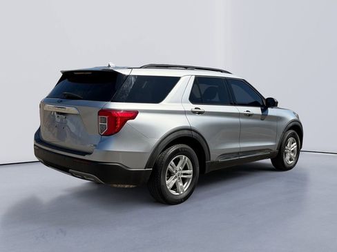 Used 2020 Ford Explorer XLT w/ Equipment Group 202A AWD/4WD image 3
