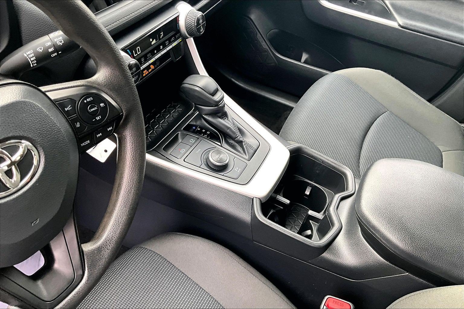 Used 2024 Toyota RAV4 LE AWD/4WD image 15