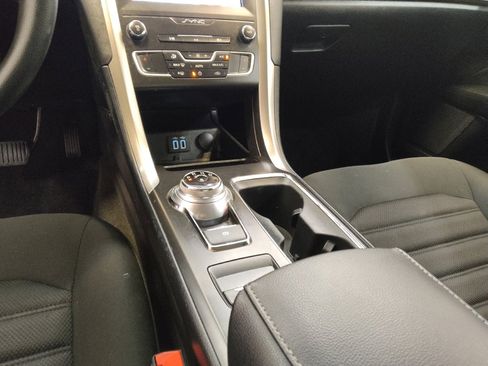 Used 2019 Ford Fusion SE image 26