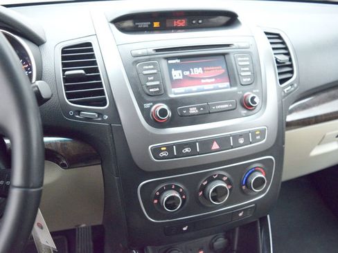 Used 2015 Kia Sorento LX image 22