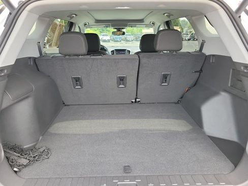 Used 2024 GMC Terrain SLE w/ Driver Convenience Package FWD image 9