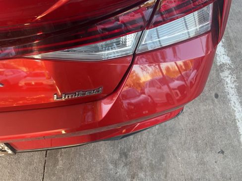 Used 2021 Hyundai Elantra Limited image 3