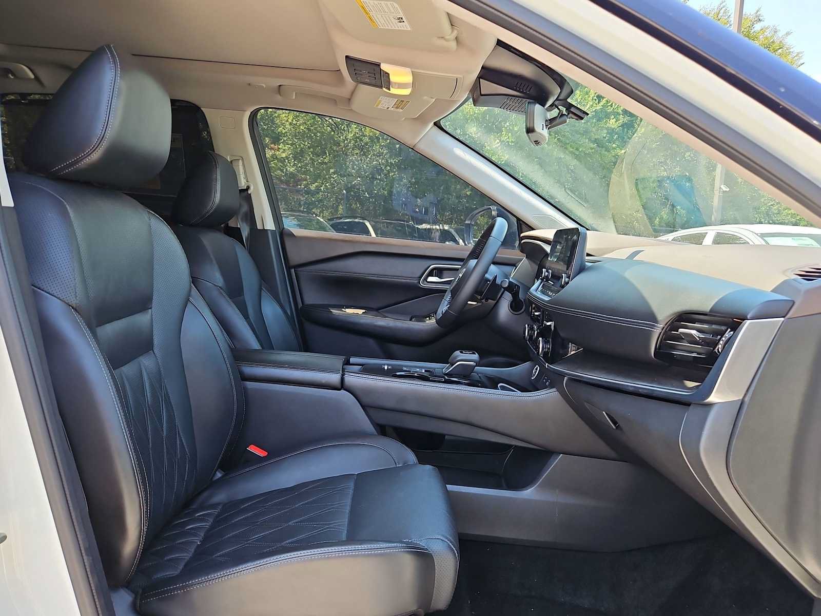 Used 2023 Nissan Rogue Platinum w/ Platinum Premium Package FWD image 22