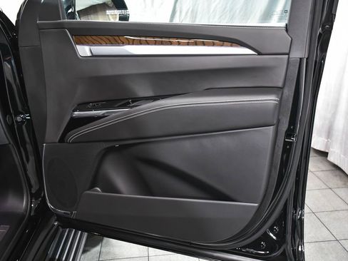 Used 2026 Cadillac Escalade ESV Platinum Sport AWD/4WD image 14