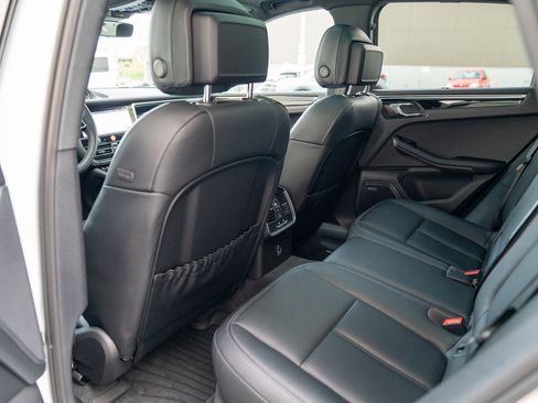 Used 2025 Porsche Macan image 22