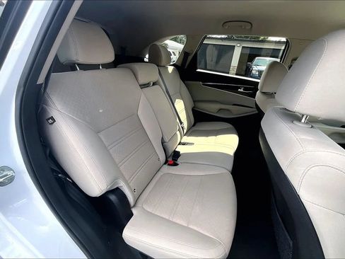 Used 2020 Kia Sorento LX FWD image 28
