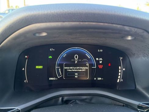 Used 2025 Toyota Camry SE image 12