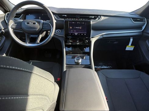 New 2025 Jeep Grand Cherokee Laredo RWD image 10