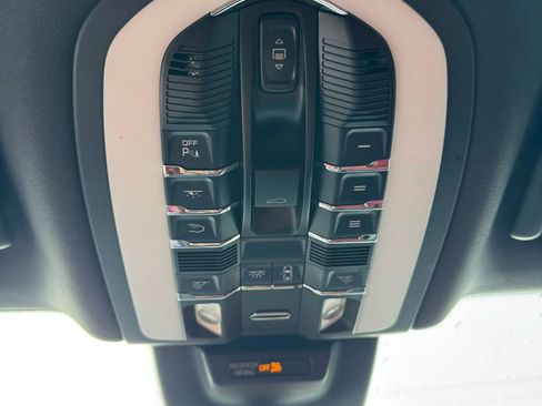 Used 2019 Porsche Macan AWD/4WD image 29