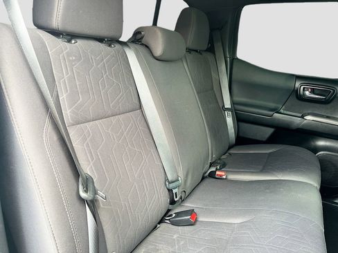 Used 2018 Toyota Tacoma TRD Sport image 26