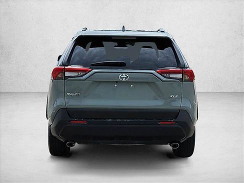 Used 2021 Toyota RAV4 XLE w/ Convenience Package FWD image 6