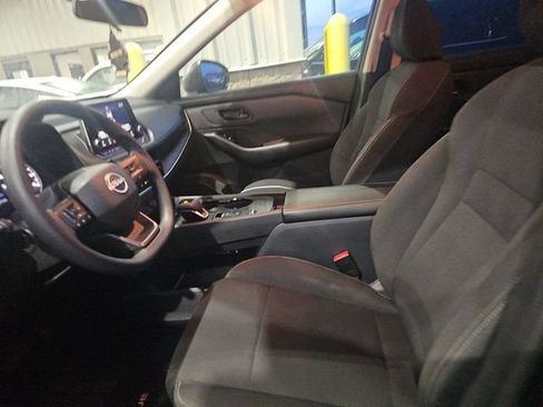 Used 2025 Nissan Rogue S FWD image 8