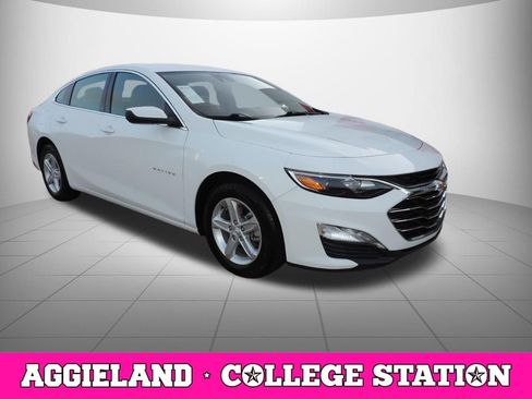 Used 2024 Chevrolet Malibu LT image 3