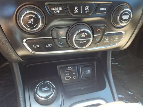 Used 2018 Jeep Cherokee Limited w/ Luxury Group AWD/4WD image 13