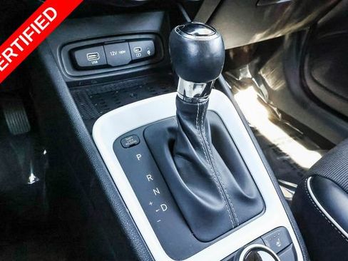 Certified 2023 Hyundai Venue Limited FWD image 24