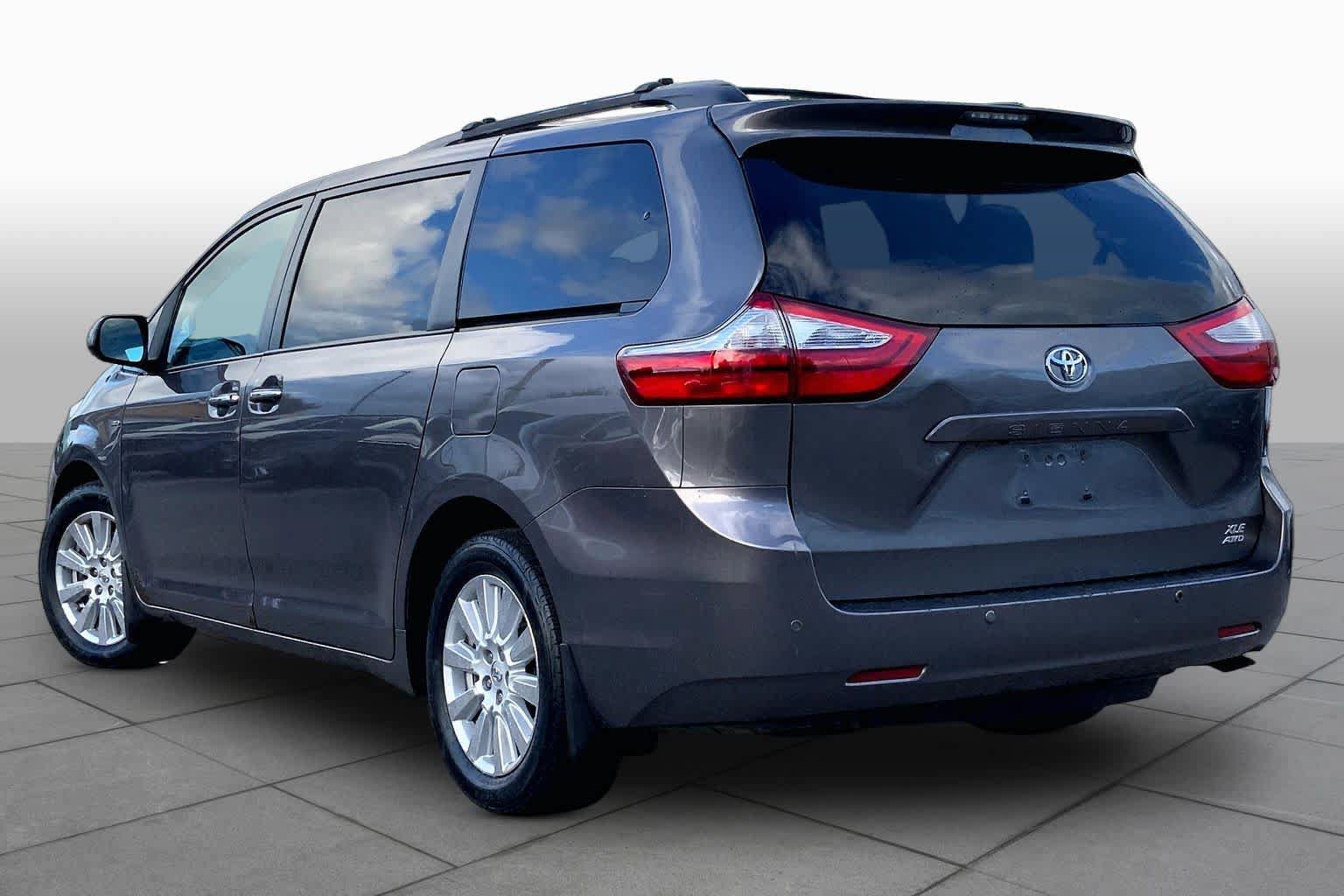 Used 2017 Toyota Sienna XLE Premium AWD/4WD image 12