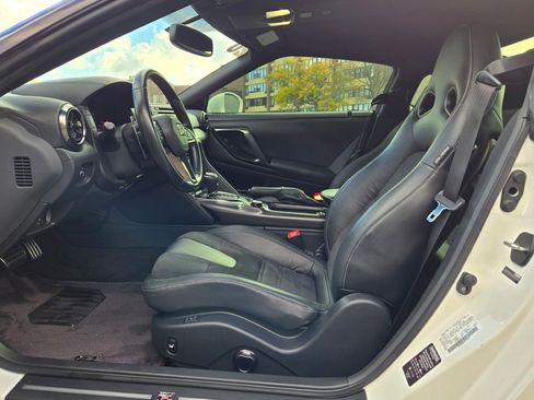 Used 2020 Nissan GT-R Premium image 19