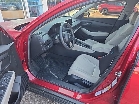 Used 2025 Honda Accord LX image 9