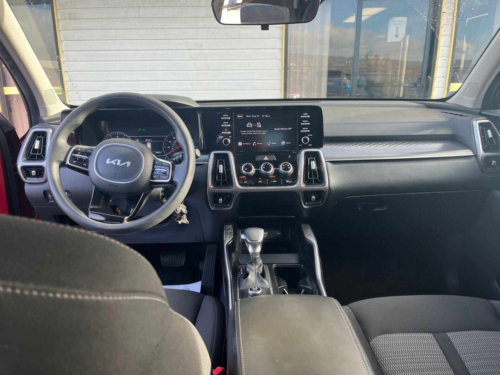 Used 2023 Kia Sorento LX FWD image 32