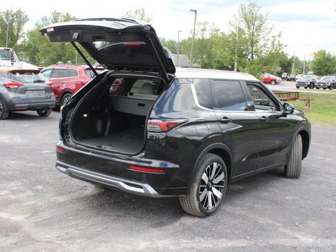 New 2025 Mitsubishi Outlander AWD image 11