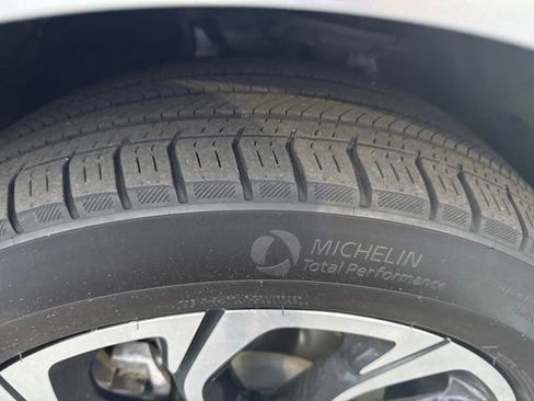 Certified 2024 Lincoln Nautilus Reserve w/ Equipment Group 202A image 33