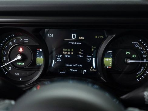 Used 2025 Jeep Wrangler Unlimited Sahara w/ Safety Group AWD/4WD image 16