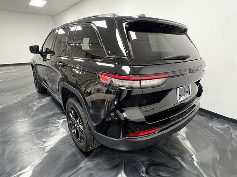 Used 2024 Jeep Grand Cherokee Altitude image 18